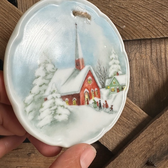 Vintage Christmas Tree Ornament Hand Painted Winter Scene 1980 (51) - Picture 2 of 5